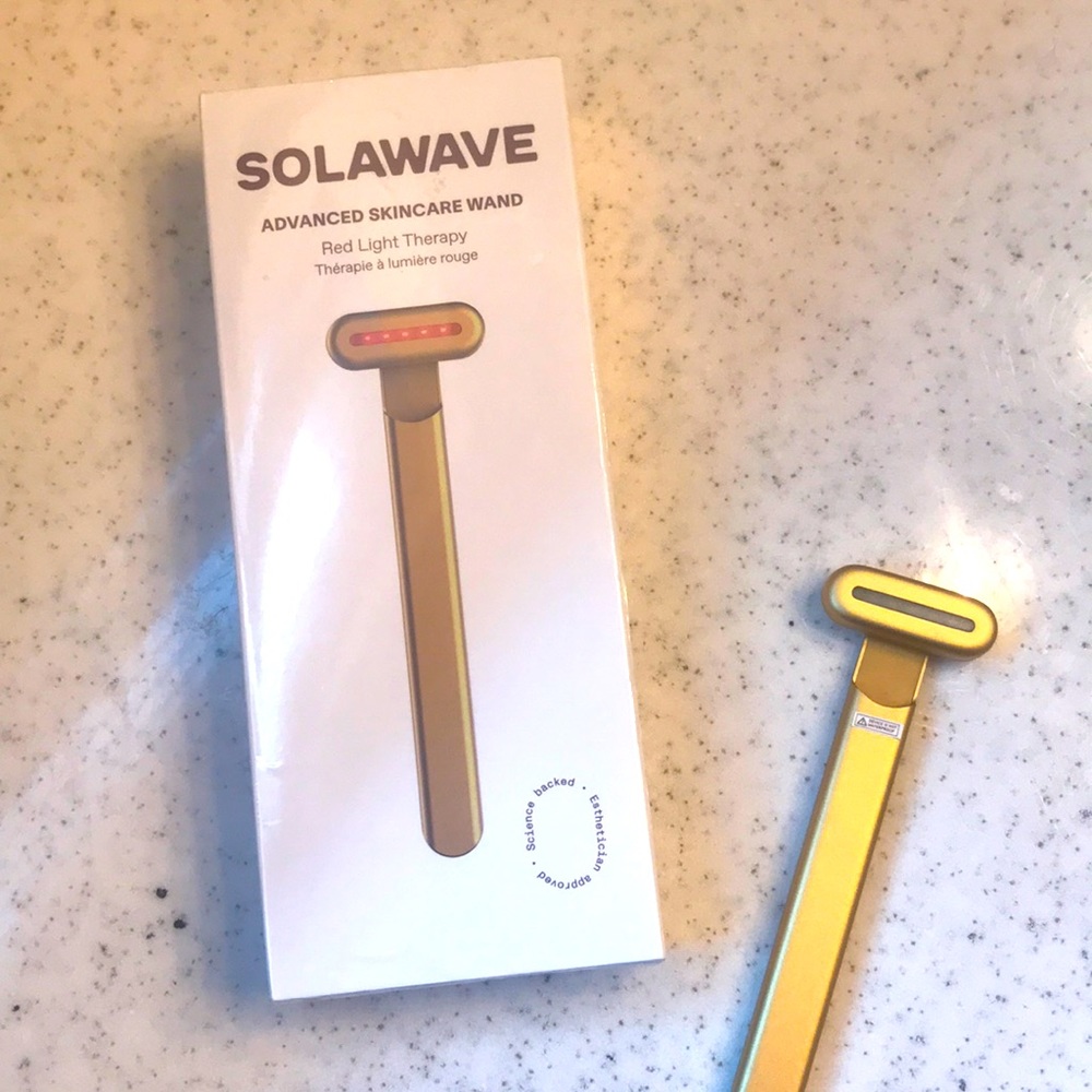 ✨new & unopened ✨ Solawave Red Light Wand